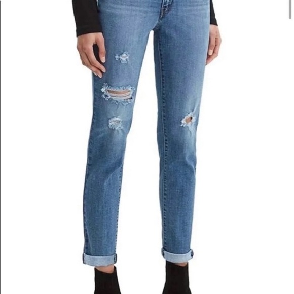 Levi’s Woman’s Distressed Boyfriend Jeans - Picture 1 of 11